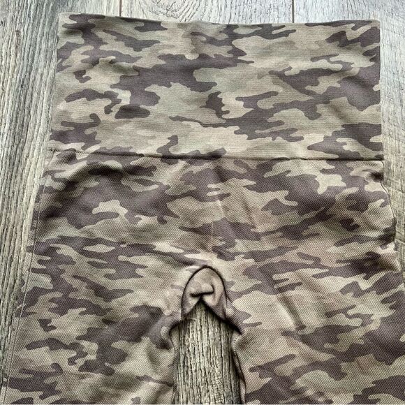 SPANX Look At Me Now Cropped Seamless Leggings Size Large Desert Camo - Picture 7 of 9